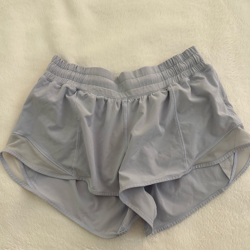 lululemon hotty hot shorts, size 6, 2.5 inseam, like new!